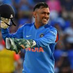 “షూలేస్” సరిగా కట్టుకోలేని వాళ్లకి “ధోని రిటైర్మెంట్” గురించి ఎందుకు?