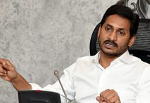 “వలంటీర్ల వసూళ్ళు – నెలలోనే నలుగురుపై వేటు”