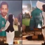 కటౌట్ని తన్నిన అభిమాని! పాక్ కెప్టెన్ సర్ఫరాజ్ అహ్మద్, కోచ్ మిస్బావుల్ హక్పై అభిమానులు ఆగ్రహం..!
