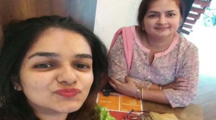 “అమ్మ” నీ “పెళ్లి” నేను చేస్తా – తన తల్లికి వరుడు కావాలని కూతురు ట్వీట్