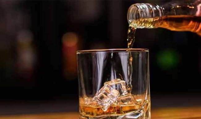 రాష్ట్రంలో తగ్గుతున్న మద్యం వినియోగం