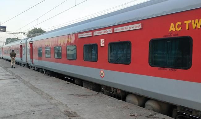 రాష్ట్రానికి వచ్చేవన్నీ..రాజధాని రైళ్లే!